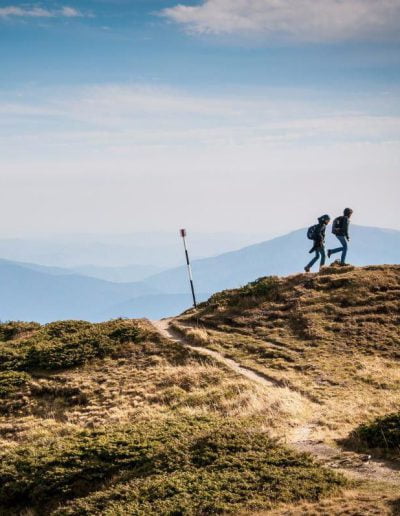 randonneurs sur le col lors du dénivelé de Noel à Bouleternère en Roussillon Conflent dans les Pyrénées Orientales