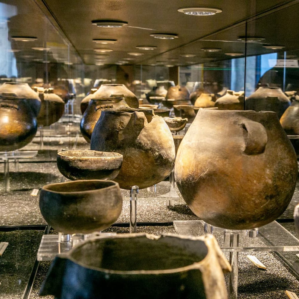 collection de céramique au musée de préhistoire de bélesta en roussillon conflent dans les pyrénées orientales