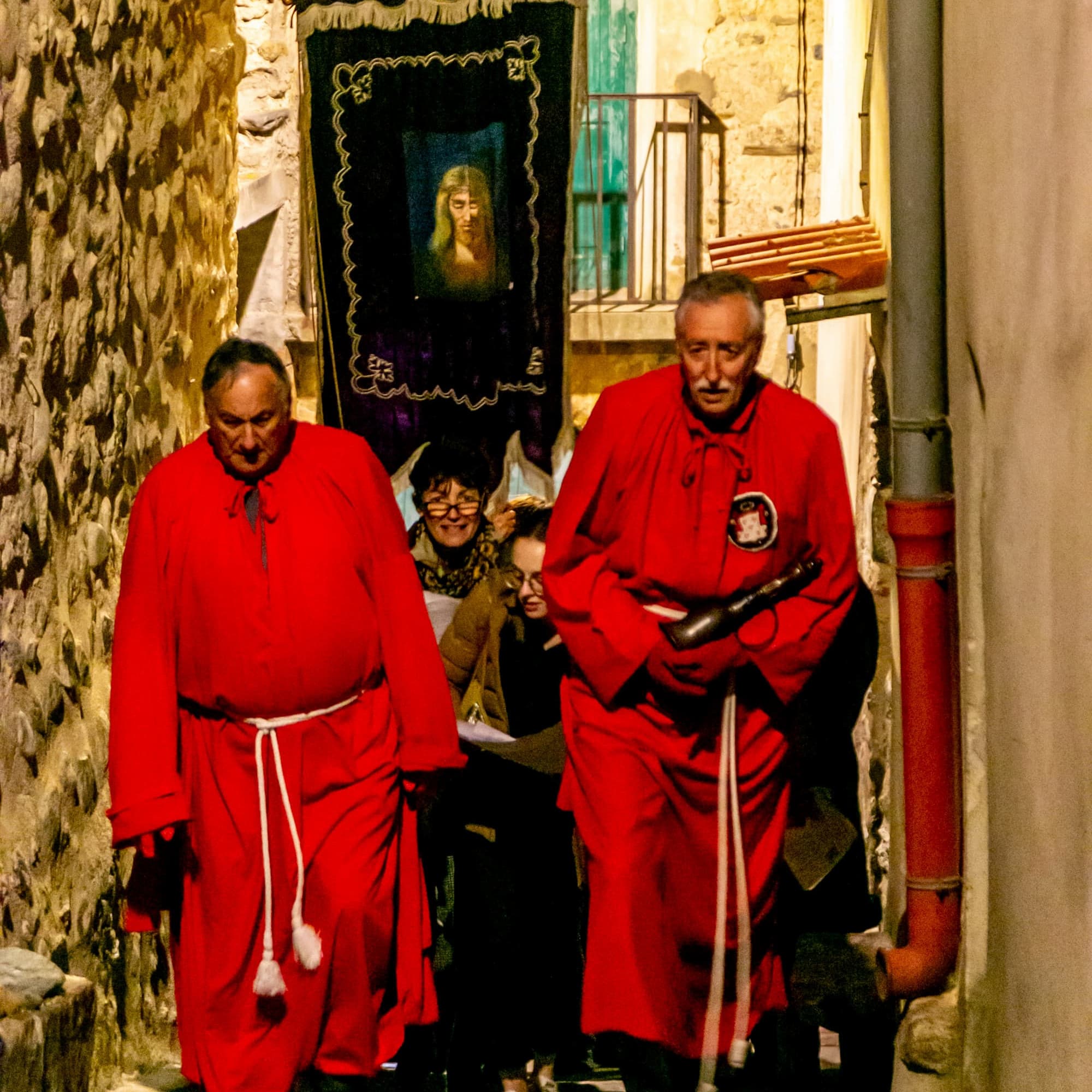 procession de la sanch à bouleternère pendant paques en roussillon conflent dans les pyrénées orientales