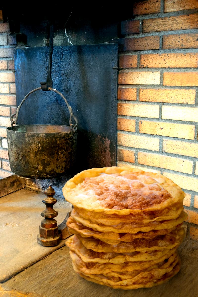 Bunyetes et chaudron à Pâques en roussillon conflent dans les pyrénées orientales