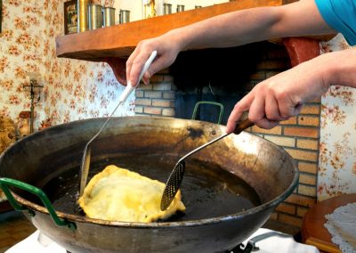 friture de la bunyete à paques en roussillon conflent dans les pyrénées orientales