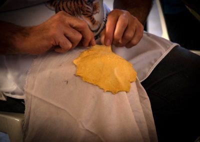 fabrication d'une bunyete sur le genou à paques en roussillon conflent